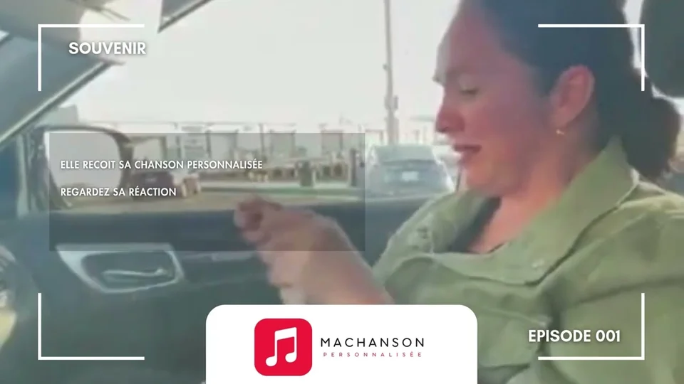Une cliente découvre sa chanson personnalisée dans sa voiture